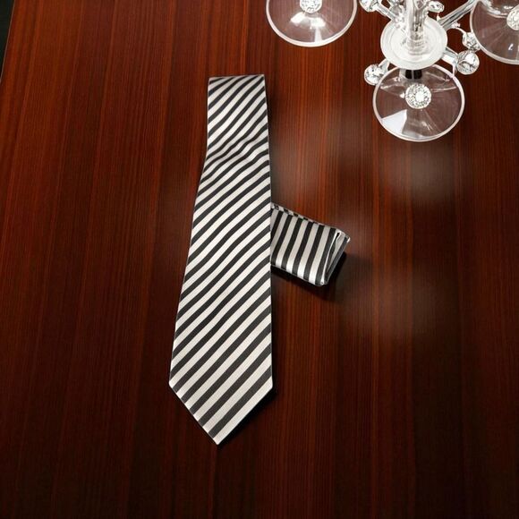 MEN'S ST. PATRICK BLACK SILVER THIN  DIAGONAL STRIPE TIE AND POCKET SQUARE SET. - Picture 1 of 4